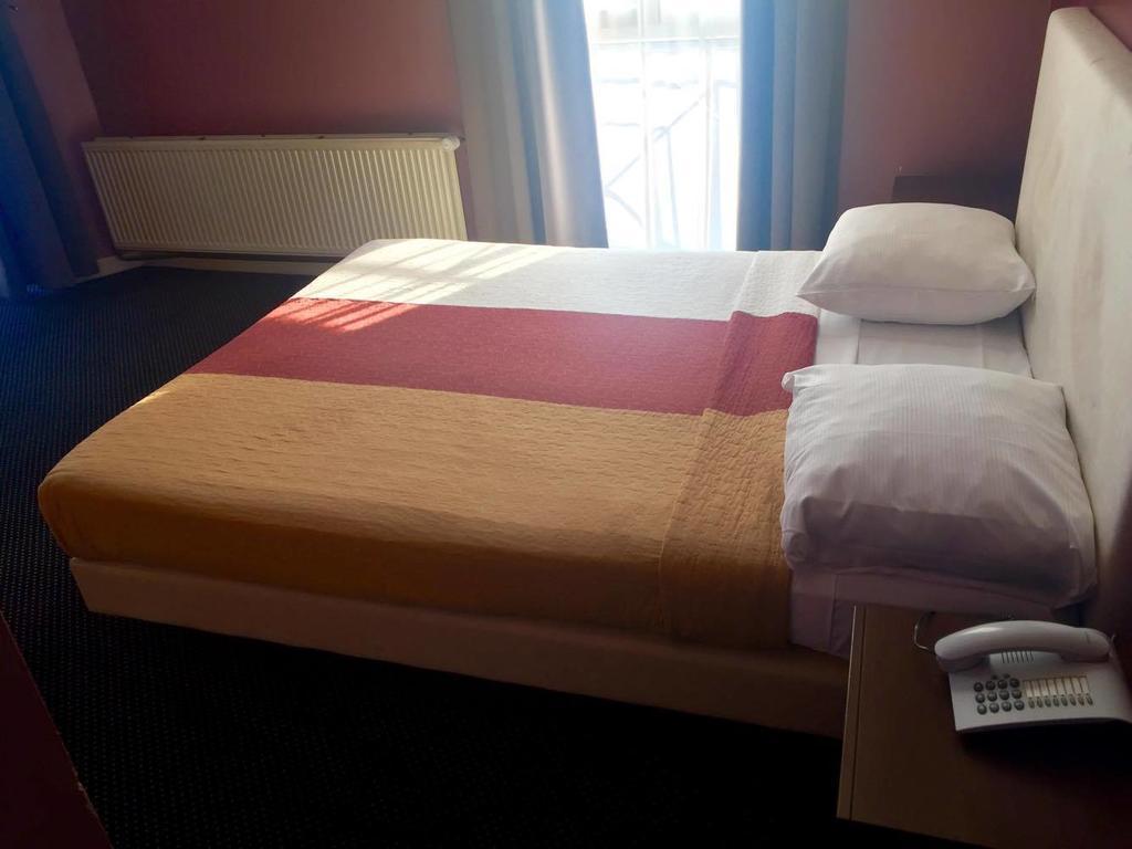 Hotel Stalingrad Bryssel Exteriör bild
