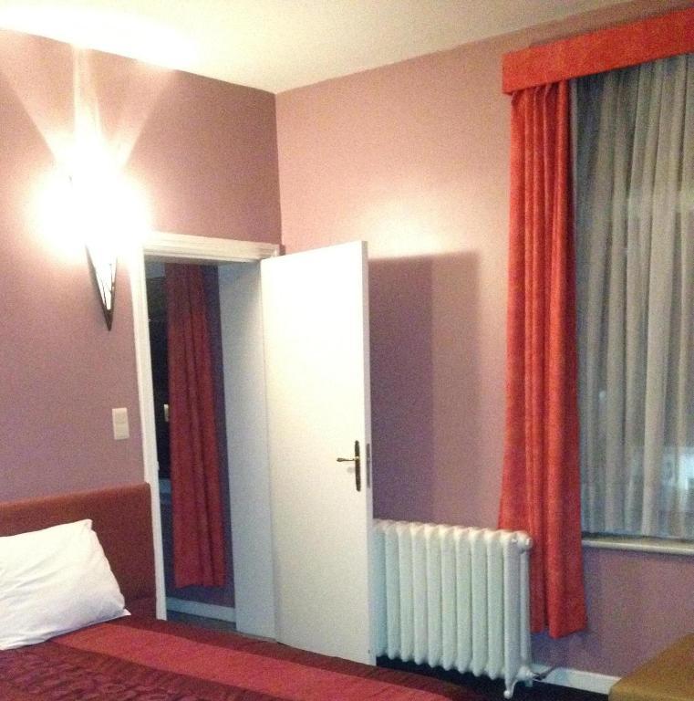 Hotel Stalingrad Bryssel Rum bild